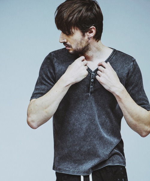 NO ID.（ノーアイディ）の「【NO ID.】Fraise Henry V-Neck T-Shirt / フライス ヘンリー Vネック Tシャツ（Tシャツ/カットソー・メンズ・グレー/ブラック/ホワイト・1/2）」の7枚目の写真