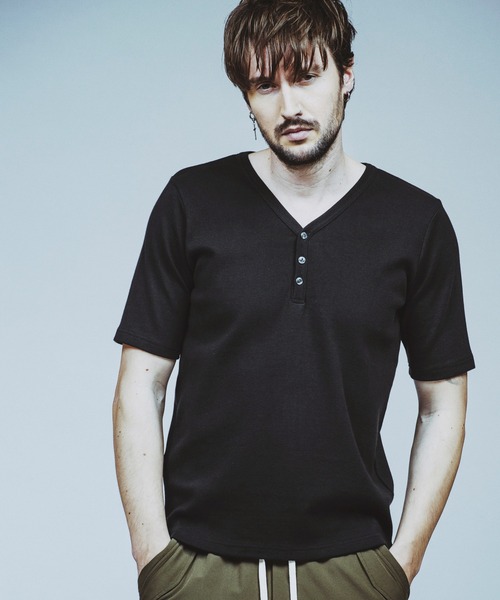 NO ID.（ノーアイディ）の「【NO ID.】Fraise Henry V-Neck T-Shirt / フライス ヘンリー Vネック Tシャツ（Tシャツ/カットソー・メンズ・グレー/ブラック/ホワイト・1/2）」の15枚目の写真