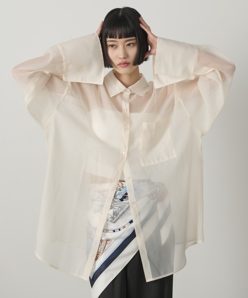 AIC.（エーアイシー）の「シアービッグカフスオーバーシャツ（シャツ/ブラウス・レディース・イエロー/グレイッシュブルー/アイボリー/ブラック・FREE）」の2枚目の写真