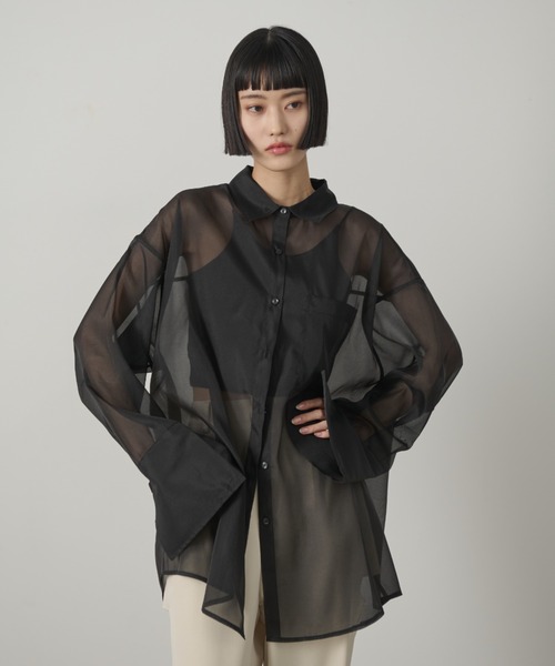 AIC.（エーアイシー）の「シアービッグカフスオーバーシャツ（シャツ/ブラウス・レディース・イエロー/グレイッシュブルー/アイボリー/ブラック・FREE）」の3枚目の写真