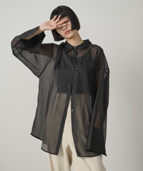 AIC.（エーアイシー）の「シアービッグカフスオーバーシャツ（シャツ/ブラウス・レディース・イエロー/グレイッシュブルー/アイボリー/ブラック・FREE）」の16枚目の写真