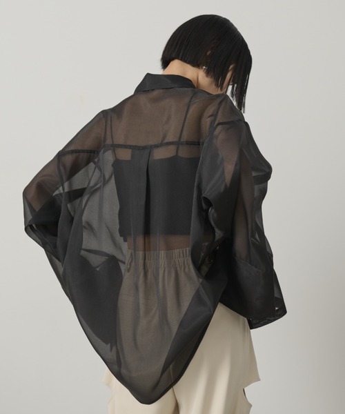 AIC.（エーアイシー）の「シアービッグカフスオーバーシャツ（シャツ/ブラウス・レディース・イエロー/グレイッシュブルー/アイボリー/ブラック・FREE）」の18枚目の写真