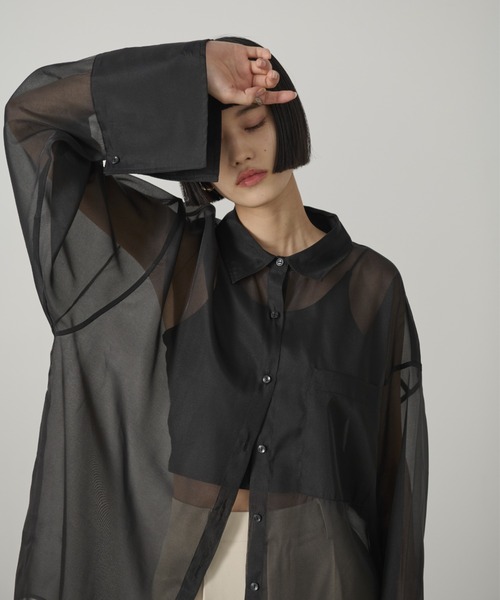 AIC.（エーアイシー）の「シアービッグカフスオーバーシャツ（シャツ/ブラウス・レディース・イエロー/グレイッシュブルー/アイボリー/ブラック・FREE）」の22枚目の写真