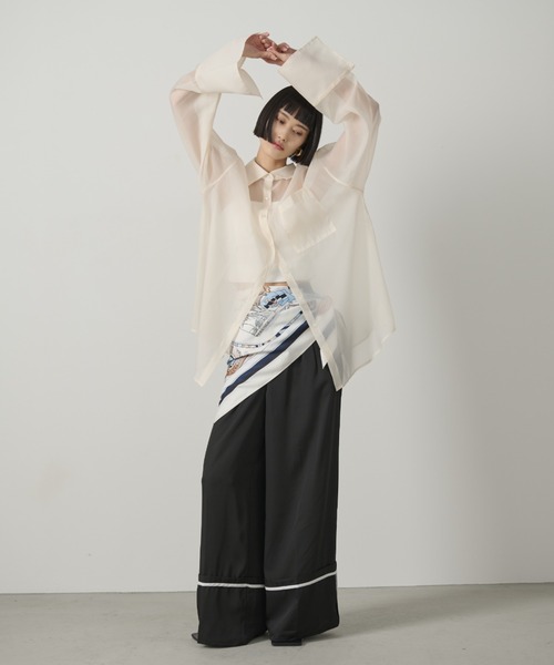 AIC.（エーアイシー）の「シアービッグカフスオーバーシャツ（シャツ/ブラウス・レディース・イエロー/グレイッシュブルー/アイボリー/ブラック・FREE）」の12枚目の写真