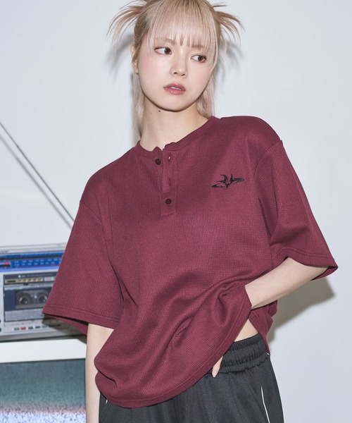 MSG（エムエスジー）の「ドライワッフル刺繍ロゴヘンリーネックハーフスリーブTシャツ サーマル【UNISEX】（Tシャツ/カットソー・メンズ・アイボリー/ブラック/ワイン/ホワイト/グリーン/チャコール/カモフラージュ・S/M/L/XL）」の6枚目の写真