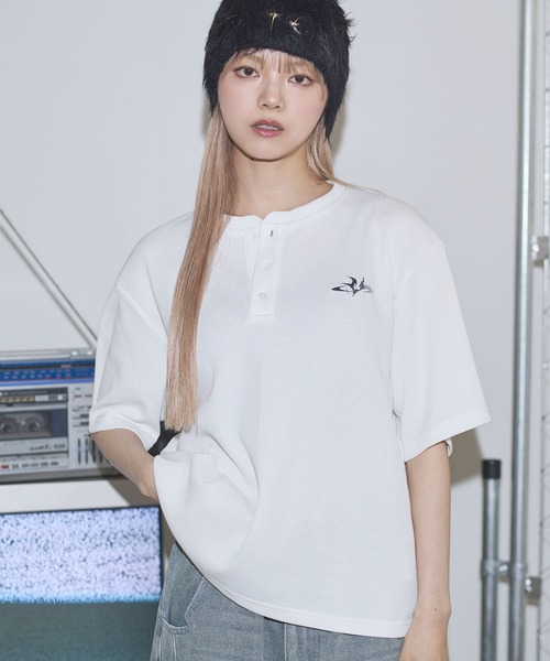 MSG（エムエスジー）の「ドライワッフル刺繍ロゴヘンリーネックハーフスリーブTシャツ サーマル【UNISEX】（Tシャツ/カットソー・メンズ・アイボリー/ブラック/ワイン/ホワイト/グリーン/チャコール/カモフラージュ・S/M/L/XL）」の11枚目の写真