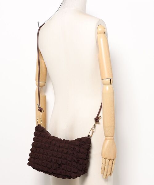 GORGE(ゴージ)の「《ふわもこ質感》レディース バブルショルダー バッグ ショルダーバッグ 2WAY 春夏秋冬(ショルダーバッグ・レディース・アイボリー/ブラック/ブラウン・F)」の15枚目の写真