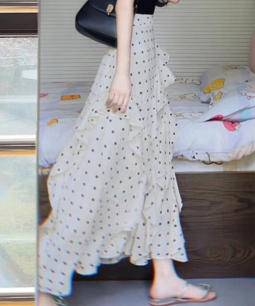 SPIGA（スピーガ）の「ｲﾚｷﾞｭﾗｰﾌﾘﾙ水玉ﾛﾝｸﾞｽｶｰﾄ（スカート・レディース・ホワイト・LARGE/MEDIUM/SMALL）」の3枚目の写真