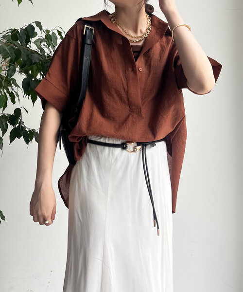 DouDou（ドゥドゥ）の「バックシャーリングスキッパーシャツ（シャツ/ブラウス・レディース・ホワイト/ボルドー/ブラック/グレイッシュベージュ・FREE）」の7枚目の写真