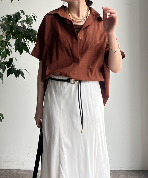 DouDou（ドゥドゥ）の「バックシャーリングスキッパーシャツ（シャツ/ブラウス・レディース・ホワイト/ボルドー/ブラック/グレイッシュベージュ・FREE）」の8枚目の写真