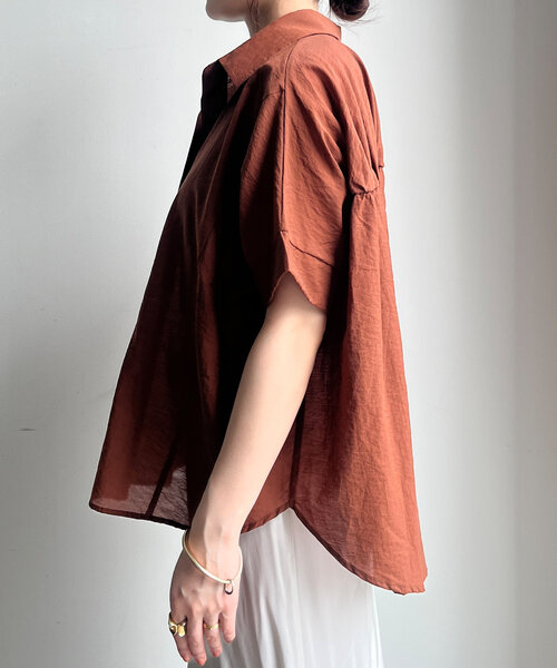 DouDou（ドゥドゥ）の「バックシャーリングスキッパーシャツ（シャツ/ブラウス・レディース・ホワイト/ボルドー/ブラック/グレイッシュベージュ・FREE）」の11枚目の写真