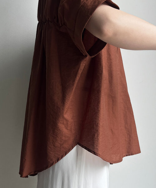 DouDou（ドゥドゥ）の「バックシャーリングスキッパーシャツ（シャツ/ブラウス・レディース・ホワイト/ボルドー/ブラック/グレイッシュベージュ・FREE）」の18枚目の写真