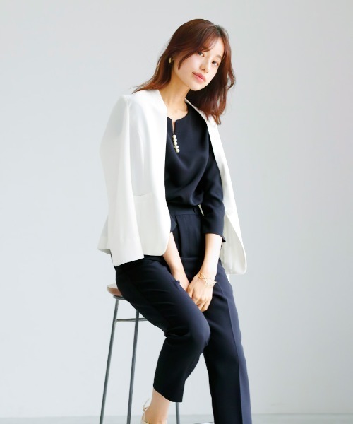 WHITE JOOLA(ホワイトジョーラ)の「UV CUT・速乾・接触冷感・防シワ・ストレッチ・手洗い可【多機能すぎるブラウス】ダブルピケクロス・パール調キーネックデザインブラウス(シャツ/ブラウス・レディース・ネイビー/アイボリー・S/M/L/LL)」の20枚目の写真