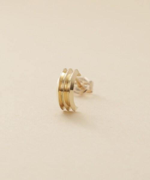 COCOSHNIK ONKITSCH（ココシュニックオンキッチュ）の「K10トリプルリッジピアス（ピアス（両耳用）・レディース・イエローゴールド・00）」の3枚目の写真