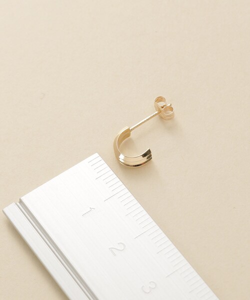 COCOSHNIK ONKITSCH（ココシュニックオンキッチュ）の「K10トリプルリッジピアス（ピアス（両耳用）・レディース・イエローゴールド・00）」の5枚目の写真