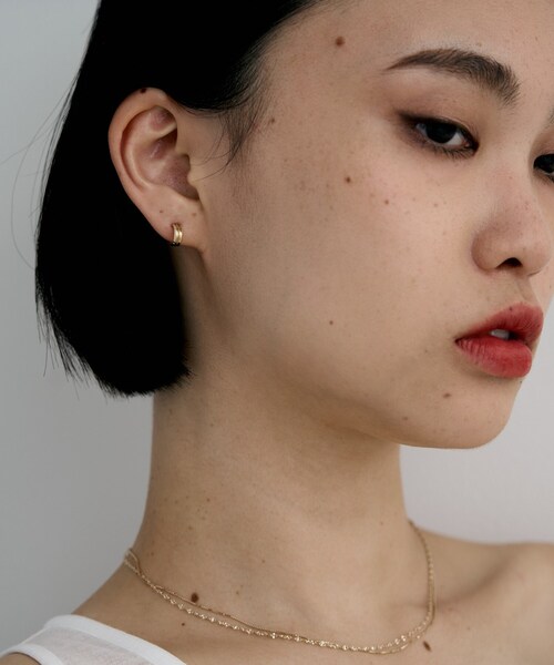 COCOSHNIK ONKITSCH（ココシュニックオンキッチュ）の「K10トリプルリッジピアス（ピアス（両耳用）・レディース・イエローゴールド・00）」の8枚目の写真