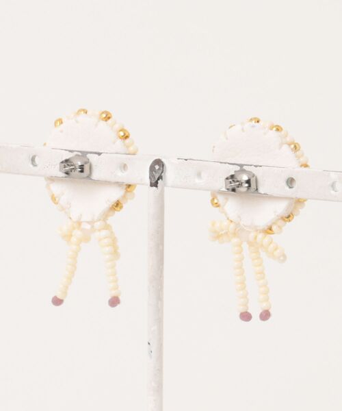 tone（トーン）の「【chiguhagu】【chiguhagu】ビーズ刺繍ピアス(MA)（ピアス（両耳用）・レディース・ホワイト・FREE）」の4枚目の写真