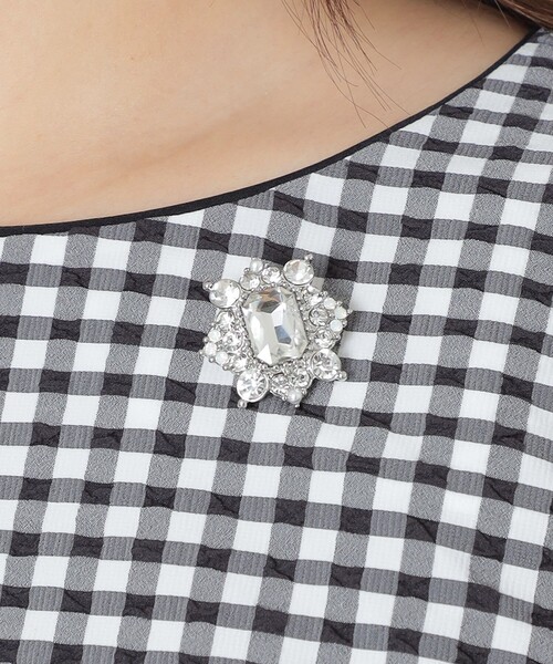 スクエアビジューブローチ