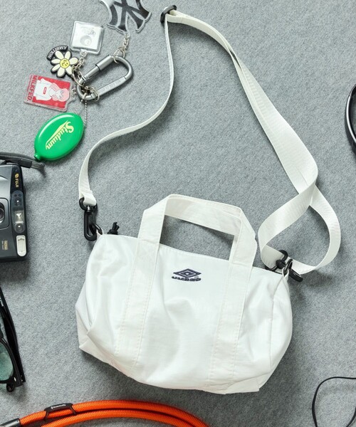 UMBRO(アンブロ)の「UMBRO/アンブロ 【新色追加】SP Coating Nylon Mini Boston Bag/別注 コーティングナイロン ミニボストンバッグ(ショルダーバッグ・メンズ・チャコールグレー/バーガンディー/ブラック/ホワイト/ベージュ・ONE SIZE)」の2枚目の写真