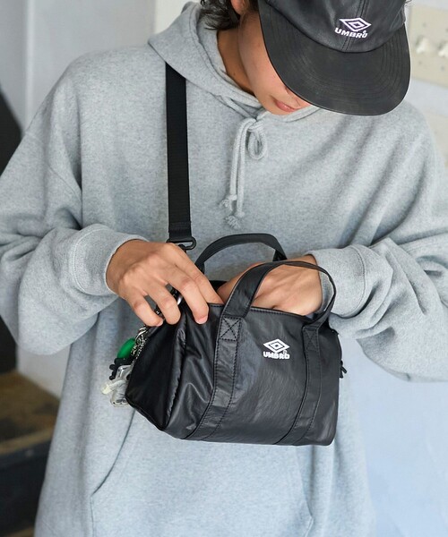 UMBRO(アンブロ)の「UMBRO/アンブロ 【新色追加】SP Coating Nylon Mini Boston Bag/別注 コーティングナイロン ミニボストンバッグ(ショルダーバッグ・メンズ・チャコールグレー/バーガンディー/ブラック/ホワイト/ベージュ・ONE SIZE)」の3枚目の写真