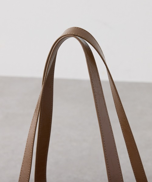 PAPILLONNER（パピヨネ）の「チャーム付きボストンバッグ（ボストンバッグ・レディース・アイボリー/ブラウン・FREE）」の9枚目の写真