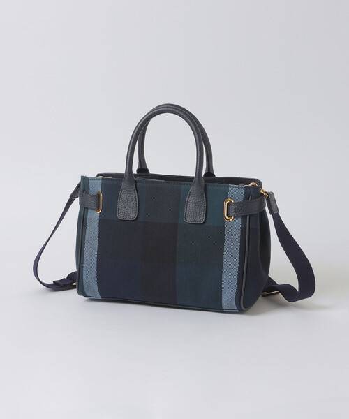 BLUE LABEL CRESTBRIDGE（ブルーレーベルクレストブリッジ）の「クレストブリッジチェックキャンバスハトメミドルトート（トートバッグ・レディース・ベージュ系その他/ダークネイビー・FREE）」の2枚目の写真