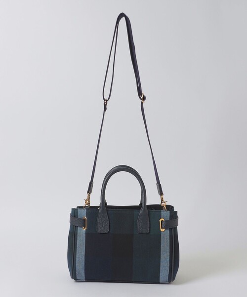 BLUE LABEL CRESTBRIDGE（ブルーレーベルクレストブリッジ）の「クレストブリッジチェックキャンバスハトメミドルトート（トートバッグ・レディース・ベージュ系その他/ダークネイビー・FREE）」の5枚目の写真