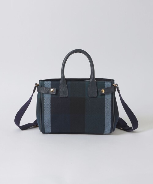 BLUE LABEL CRESTBRIDGE（ブルーレーベルクレストブリッジ）の「クレストブリッジチェックキャンバスハトメミドルトート（トートバッグ・レディース・ベージュ系その他/ダークネイビー・FREE）」の6枚目の写真