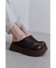 un/neu（アンノイ）の「プラットフォームスライドシューズ / ボリュームソールフェイクレザースリッポン（スリッポン）」