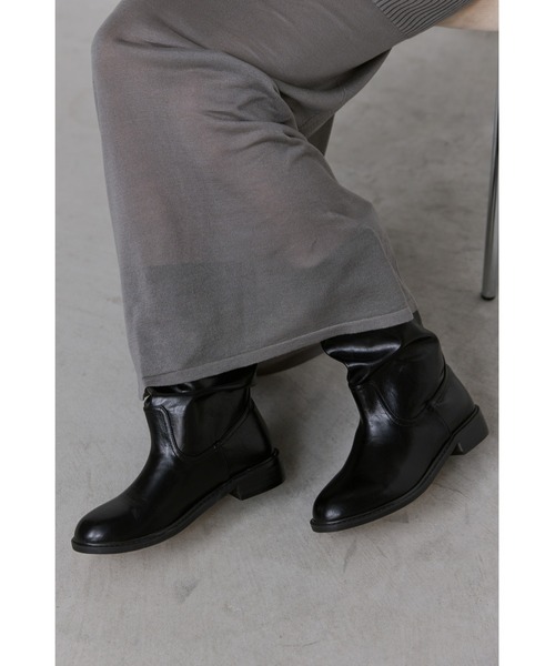 un/neu（アンノイ）の「サイドスナップミドルブーツ / select item（ブーツ・レディース・ブラック・SMALL/LARGE/MEDIUM）」の2枚目の写真