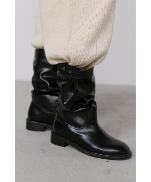 un/neu（アンノイ）の「サイドスナップミドルブーツ / select item（ブーツ・レディース・ブラック・SMALL/LARGE/MEDIUM）」の6枚目の写真