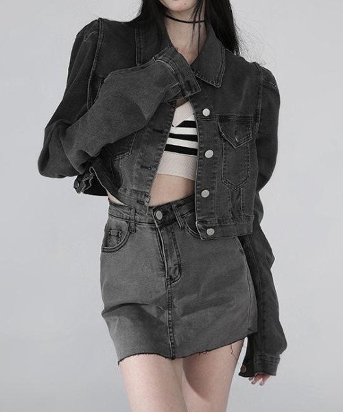 lilful（リルフル）の「クロップド丈 袖ギャザー デニムジャケット（ブルゾン・レディース・ブラック・M/L）」の3枚目の写真