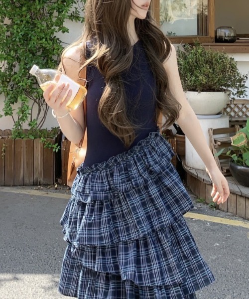 gossip!ロサンゼルス(ゴシップロサンゼルス)の「きゅんとするクラシカルチェック柄!ランダム段々重ねフリルアシンメトリーノースリーブマキシワンピース(ワンピース・レディース・チェック・M/L)」の9枚目の写真