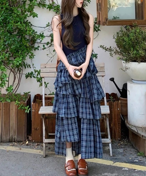 gossip!ロサンゼルス(ゴシップロサンゼルス)の「きゅんとするクラシカルチェック柄!ランダム段々重ねフリルアシンメトリーノースリーブマキシワンピース(ワンピース・レディース・チェック・M/L)」の12枚目の写真
