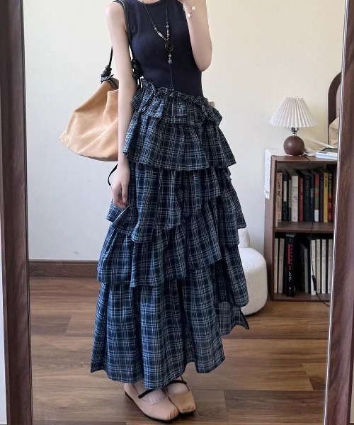 gossip!ロサンゼルス(ゴシップロサンゼルス)の「きゅんとするクラシカルチェック柄!ランダム段々重ねフリルアシンメトリーノースリーブマキシワンピース(ワンピース・レディース・チェック・M/L)」の2枚目の写真