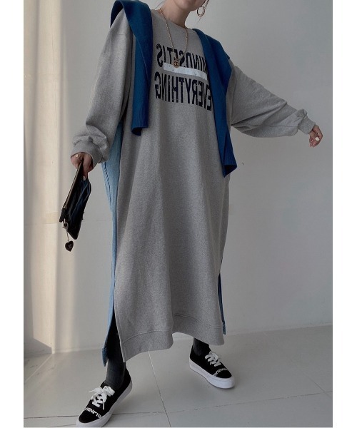 FAVORITO(ファヴォリート)の「長袖オーバーサイズロゴスウェット切り替えデニムワンピース(ワンピース・レディース・ブラック/グレー・F)」の9枚目の写真
