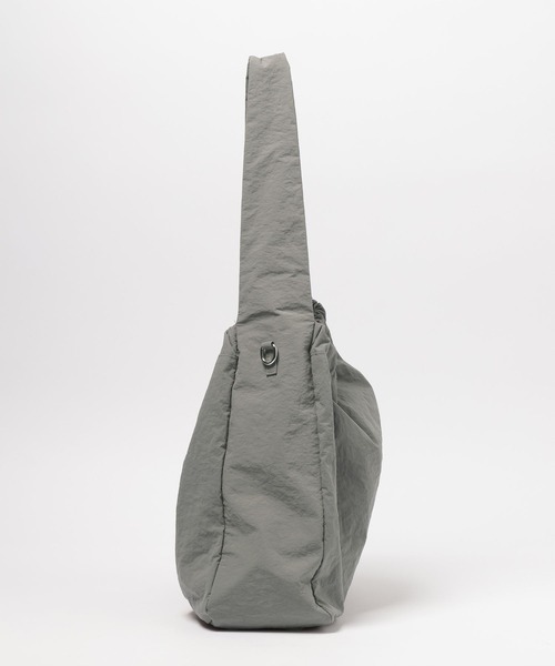 LEPSIM（レプシィム）の「チャーム付きギャザーショルダー　599317（ショルダーバッグ・レディース・ベージュ/グレー/ブラック・ONE SIZE）」の14枚目の写真