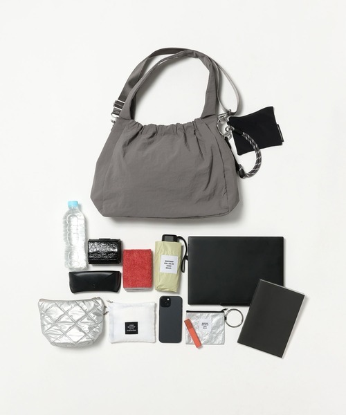 LEPSIM（レプシィム）の「チャーム付きギャザーショルダー　599317（ショルダーバッグ・レディース・ベージュ/グレー/ブラック・ONE SIZE）」の9枚目の写真