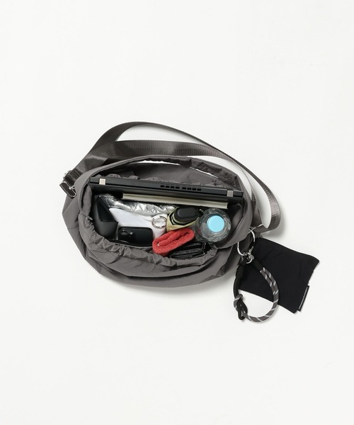 LEPSIM（レプシィム）の「チャーム付きギャザーショルダー　599317（ショルダーバッグ・レディース・ベージュ/グレー/ブラック・ONE SIZE）」の10枚目の写真