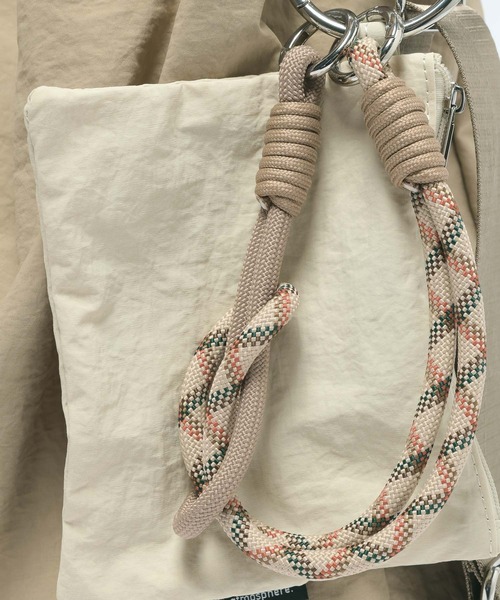 LEPSIM（レプシィム）の「チャーム付きギャザーショルダー　599317（ショルダーバッグ・レディース・ベージュ/グレー/ブラック・ONE SIZE）」の6枚目の写真