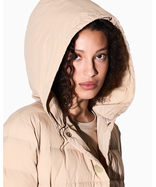 ARMANI EXCHANGE（アルマーニエクスチェンジ）の「【A|X アルマーニ エクスチェンジ】CL ナイロンタフタ ゴールドボタン ロングパファーコート（ダウンジャケット/コート・レディース・ベージュ・SMALL/X-SMALL/LARGE/MEDIUM/X-LARGE）」の2枚目の写真