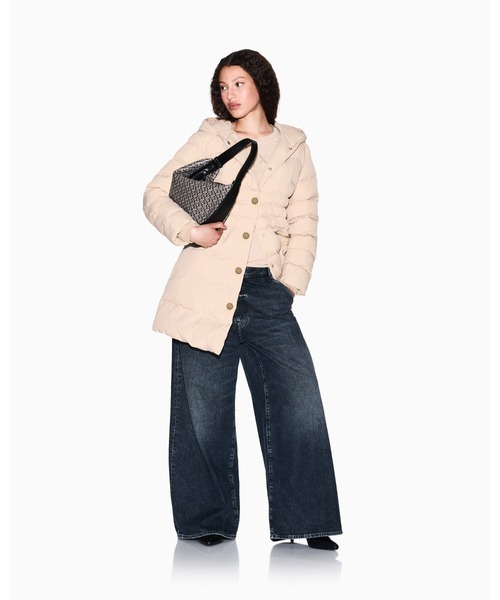 ARMANI EXCHANGE（アルマーニエクスチェンジ）の「【A|X アルマーニ エクスチェンジ】CL ナイロンタフタ ゴールドボタン ロングパファーコート（ダウンジャケット/コート・レディース・ベージュ・SMALL/X-SMALL/LARGE/MEDIUM/X-LARGE）」の3枚目の写真