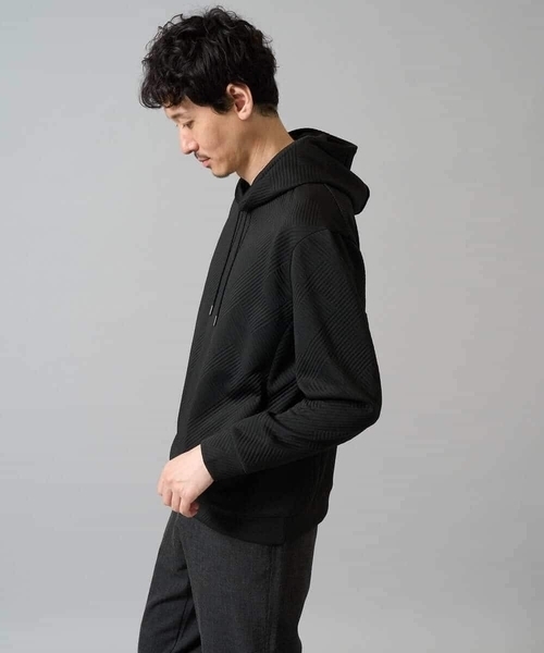 a.v.v（アーヴェヴェ）の「【イージーケア/毛玉になりにくい】幾何ジャカードプルオーバーパーカー【ストレッチ/洗濯機で洗える】（パーカー・メンズ・ブルー/ブラック/レッド/ライトグレー/ピンク/ダークインディゴブルー・46/48/50）」の2枚目の写真