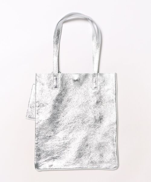 andrea cardone(アンドレアカルドネ)の「【andrea cardone/アンドレアカルドネ】レザー メタリック トートバッグ ミニポーチ付き イタリア製(トートバッグ・レディース・シルバー・FREE)」の2枚目の写真