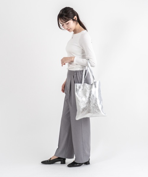 andrea cardone(アンドレアカルドネ)の「【andrea cardone/アンドレアカルドネ】レザー メタリック トートバッグ ミニポーチ付き イタリア製(トートバッグ・レディース・シルバー・FREE)」の20枚目の写真