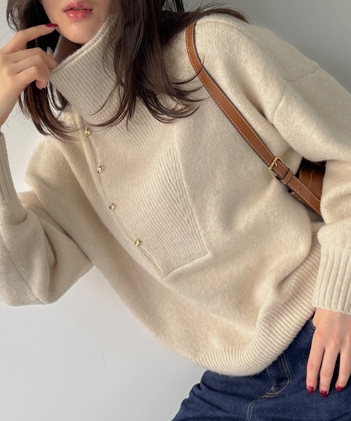 junoah(ジュノア)の「2wayネックゴールドボタンニットプルオーバー(ニット/セーター・レディース・ベージュ/チャコール/アイボリー・MEDIUM/LARGE)」の7枚目の写真
