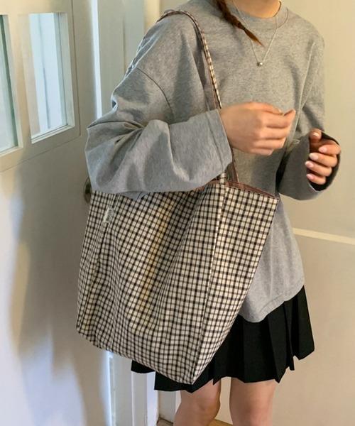 IRADOWL(アイラドール)の「レトロチェック柄トートバッグ(トートバッグ・レディース・レッド/ライトブルー/ベージュ/マスタード・FREE)」の7枚目の写真