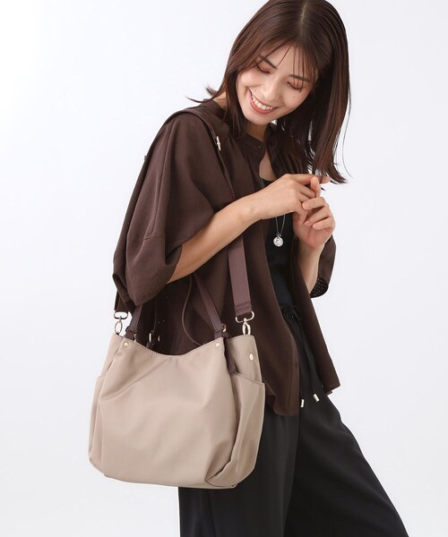 Reflect（リフレクト）の「【しっかり収納／小旅行に◎／インナーバッグ入り／ショルダー付き】3WAYデザインバッグ（ショルダーバッグ・レディース・ベージュ/ピンク系/ブラック・00）」の7枚目の写真