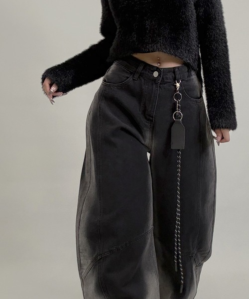 FOLLOWIN（フォロウィン）の「2color/キーホルダー付き/グラデーションカーブシルエットデニム（デニムパンツ・レディース・ブラック/ブルー・SMALL/MEDIUM/LARGE）」の10枚目の写真