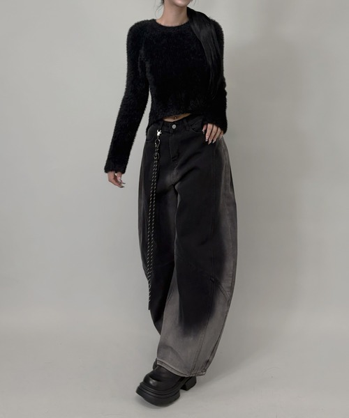 FOLLOWIN（フォロウィン）の「2color/キーホルダー付き/グラデーションカーブシルエットデニム（デニムパンツ・レディース・ブラック/ブルー・SMALL/MEDIUM/LARGE）」の5枚目の写真